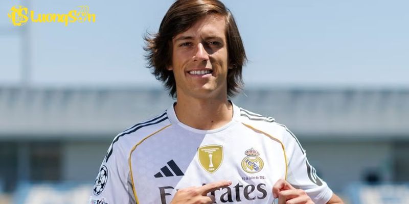 Álvaro Carreras Tỏa Sáng Rực Rỡ Trong Trận El Clasico Lịch Sử 7 Phong cách chơi của Álvaro Carreras